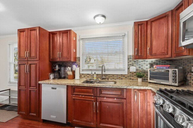 Building Photo - 7329 Ash St