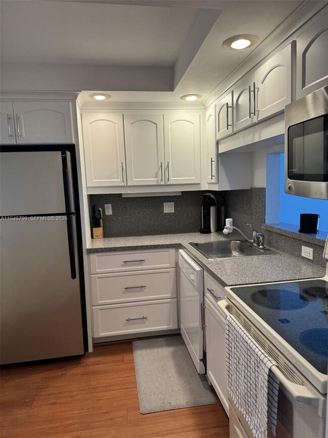 Building Photo - 345 Ocean Dr