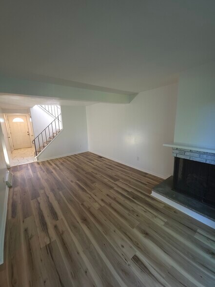 Building Photo - 8097 Weblank Way