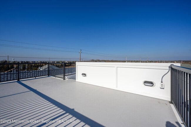Building Photo - 1308 E Bay Ave