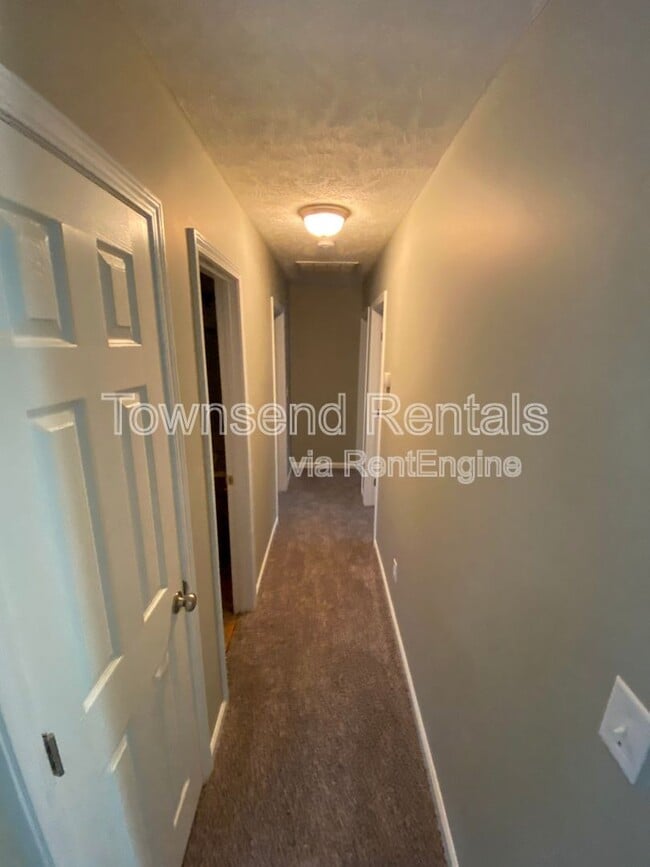 Building Photo - 3013 Rosemeade Dr