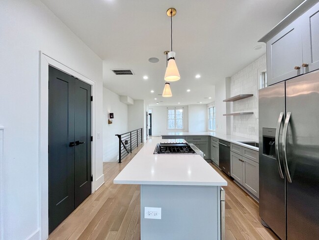 Building Photo - 614 West Blvd