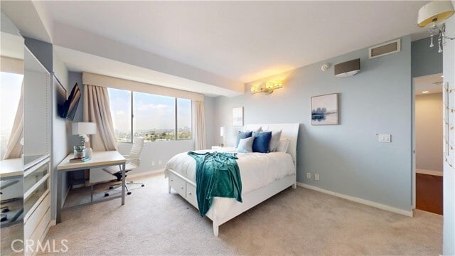 Building Photo - 818 N Doheny Dr