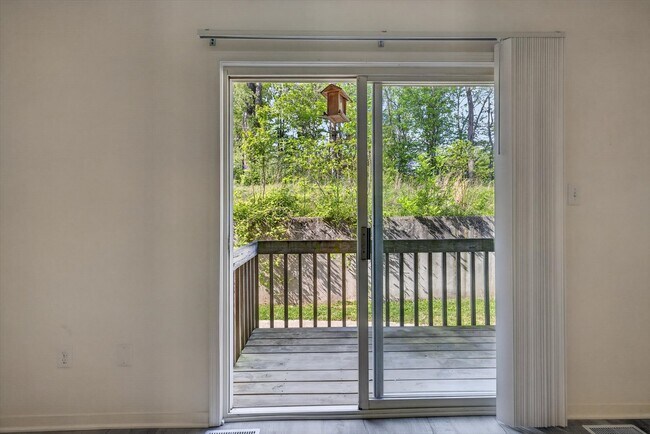 Building Photo - 599 E Graham Pl