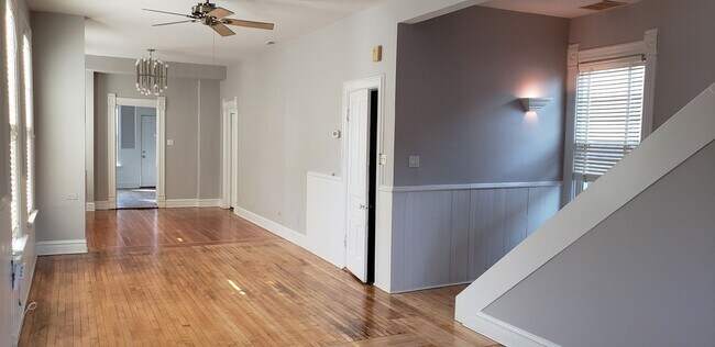 Primary Photo - 2113 W Charleston St