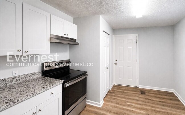 Building Photo - 3-Bed/2-Bath Home/Pet Friendly/Available Soon!