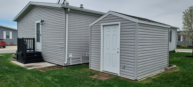 Building Photo - 9693 Edgeworth Dr