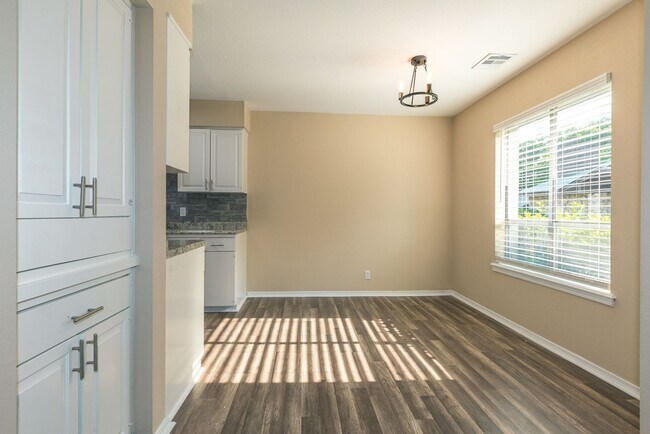 Building Photo - East 33rd Ct Duplex