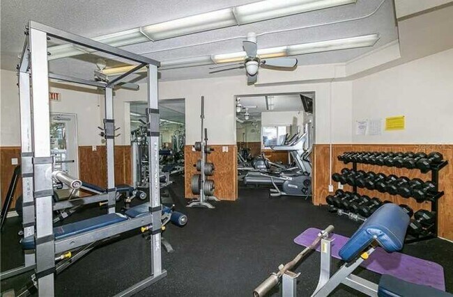 Building Photo - 10350 Imperial Point Dr W