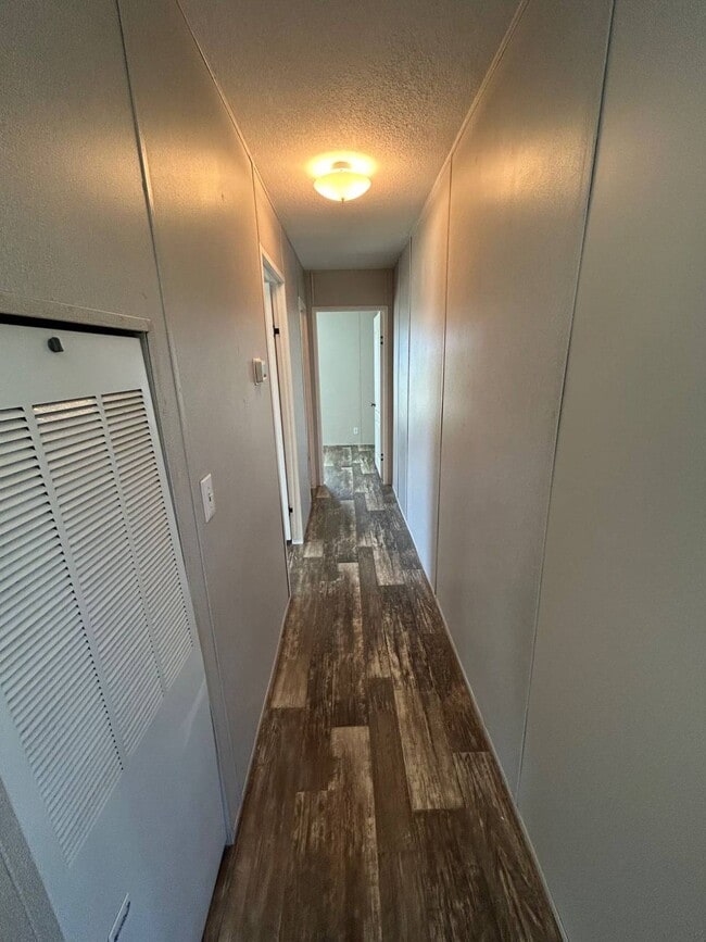 Building Photo - 1505 Bunnys Dr