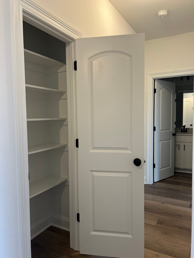 Building Photo - 109 Nandina Dr