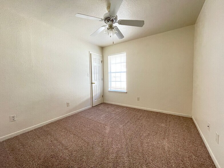 Building Photo - 4800 John David Dr