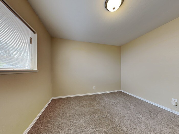 Building Photo - 1517 Camelia Dr