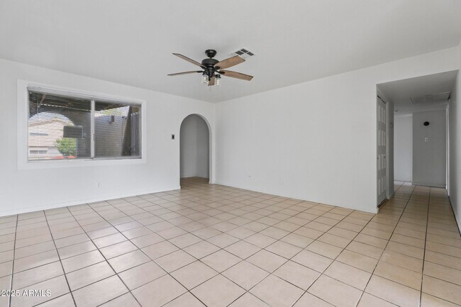 Building Photo - 5212 N 67th Dr