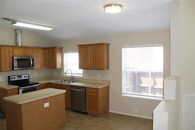Building Photo - 306 Trenton Dr