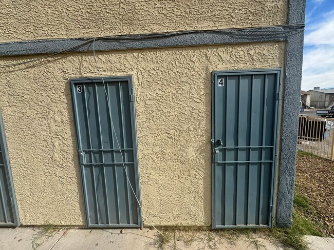 Building Photo - Lucite Lane