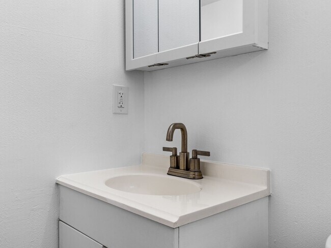 Building Photo - 1168 E 10th St