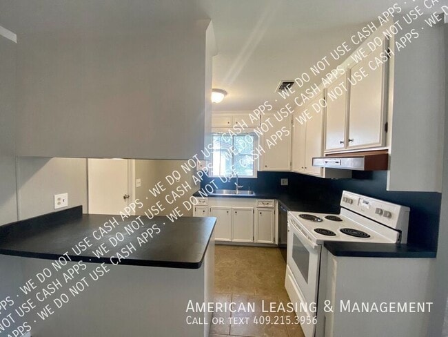 Building Photo - 10 Woodhaven Ct