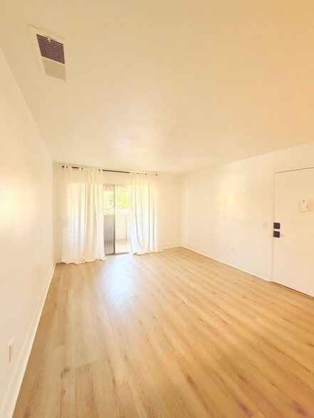 Living Room - 26200 Redlands Blvd