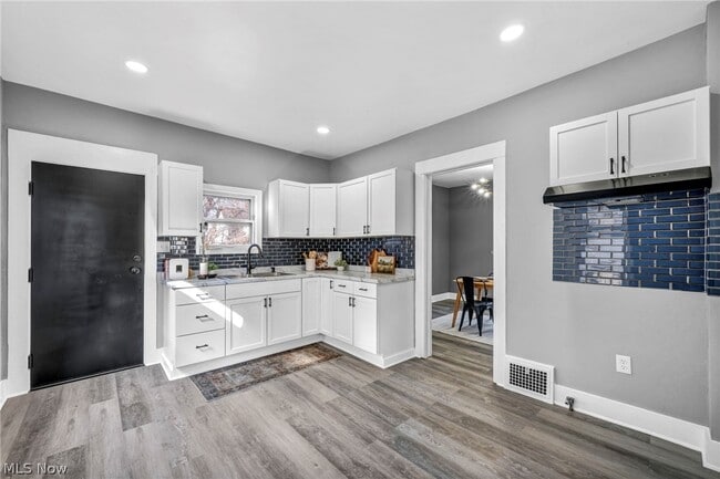 Building Photo - 2986 E 59th St