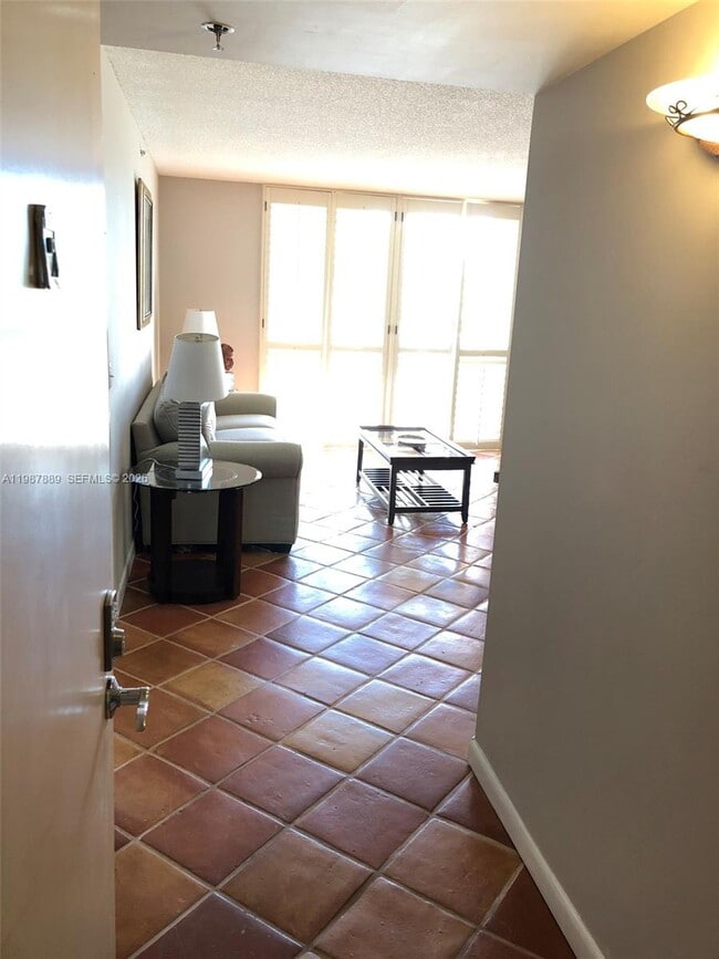 Building Photo - 19901 E Country Club Dr