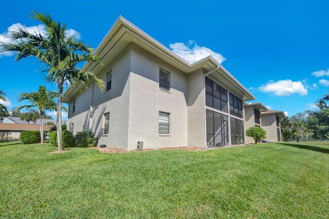 Building Photo - Bright and Spacious 2 Bedroom Condo in Spanish Pines