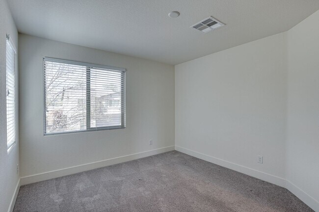 Building Photo - Absolutely Amazing Home in the Southwest! Check it out today!