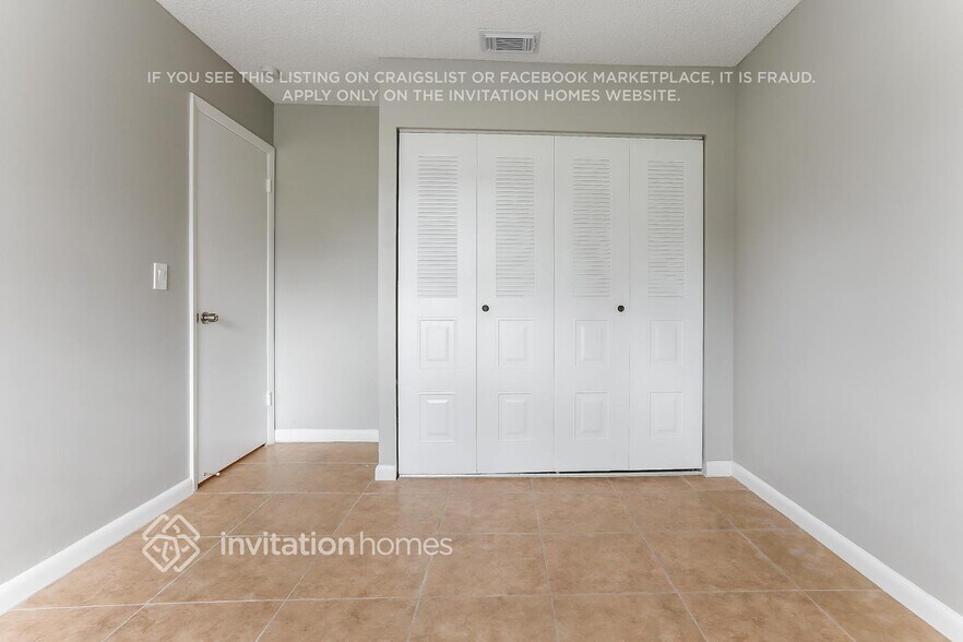 Building Photo - 9422 Saddlebrook Dr