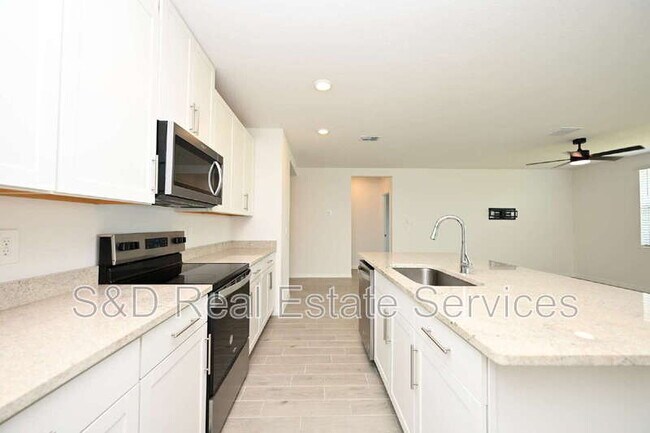 Building Photo - 2106 Rosewood Dr