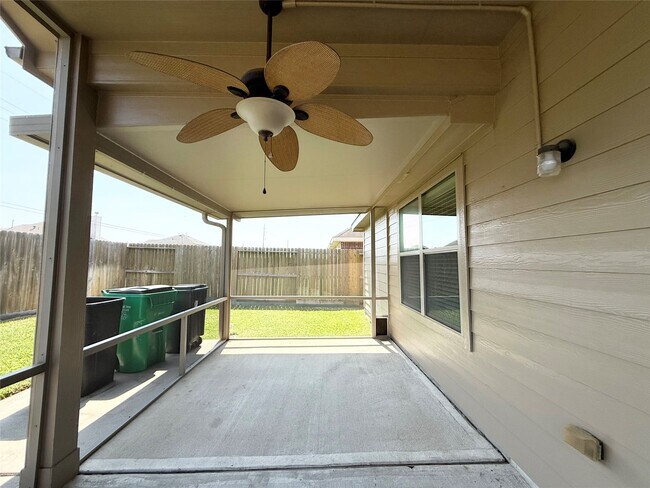 Building Photo - 24810 Lazy Tee Ln