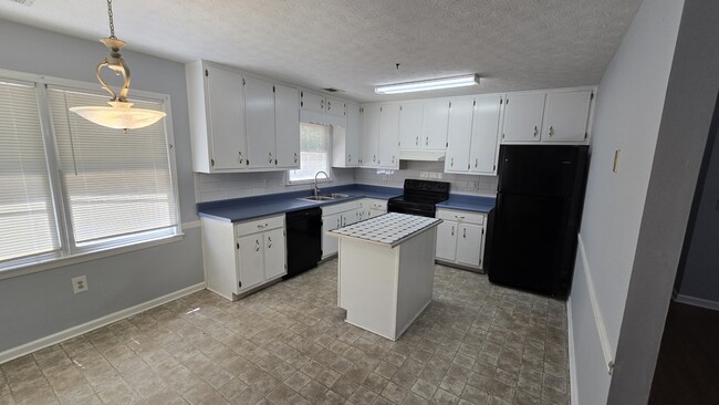 Building Photo - 205 Laurel Way