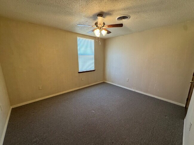 Building Photo - Charming 2-Bedroom Home in Lubbock with Cozy 775 Sq Ft Living Space!