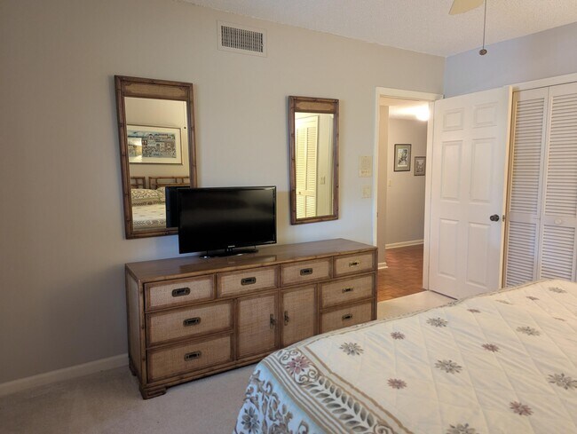 Building Photo - 16941 Waterbend Dr