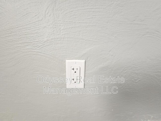 Building Photo - 4006 Arctic Ave