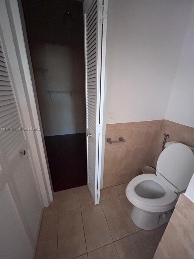 Building Photo - 10934 SW 146th Ave