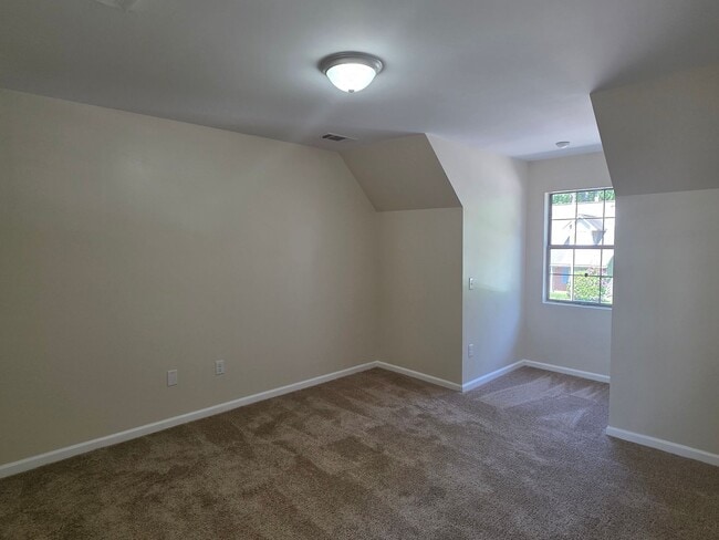 Building Photo - 113 Towne Pk E Dr