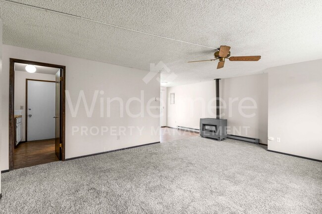 Building Photo - 3142 E 31st Ave