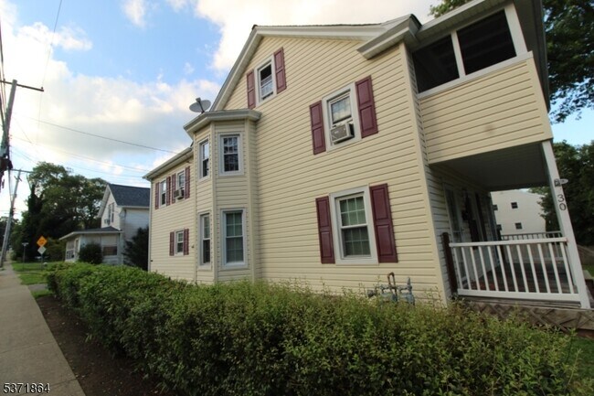Building Photo - 30 White Meadow Ave