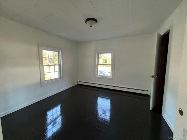 Building Photo - 490 Commack Rd