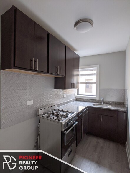 Building Photo - 437 W Belden Ave