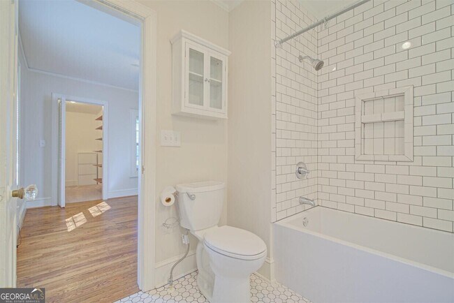 Building Photo - 654 Schuyler Ave SE