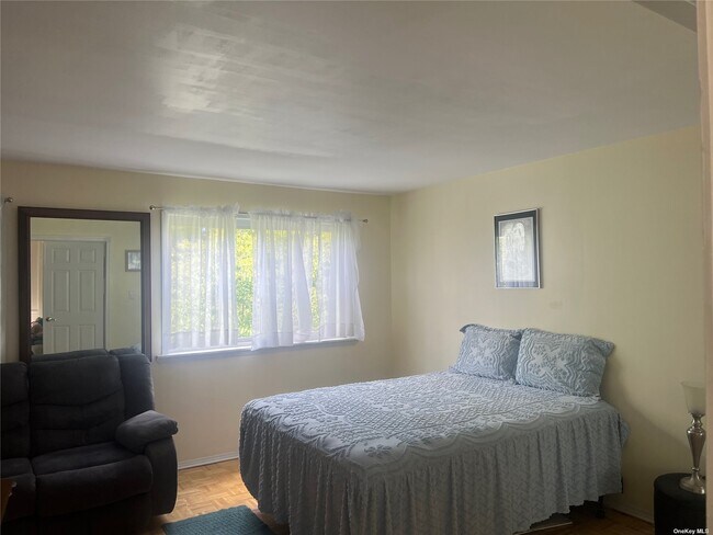 Building Photo - 206 Springmeadow Dr