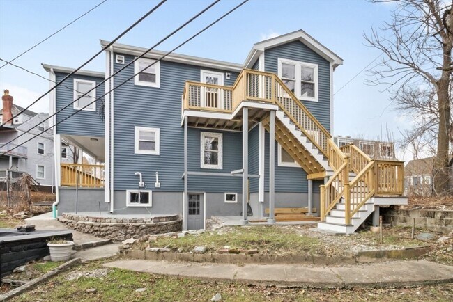 Building Photo - 66R Stanley St