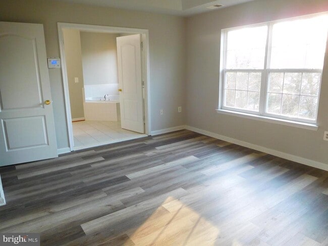 Building Photo - 2825 Forest Run Dr