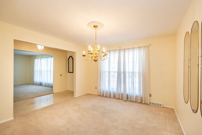 Building Photo - Beautiful 4 Bedroom 3 Bathroom South County Home