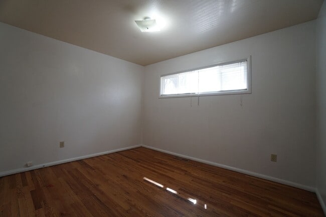 Building Photo - 1912 Cascade Ln