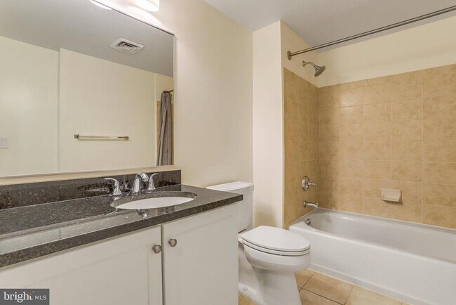 Building Photo - 1020 N Highland St