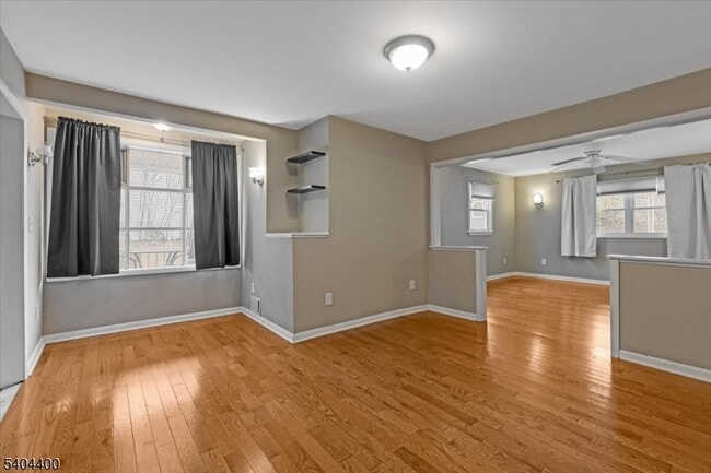 Building Photo - 32 W New St