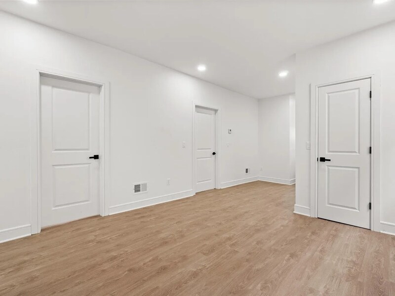 Building Photo - 99 Russell St