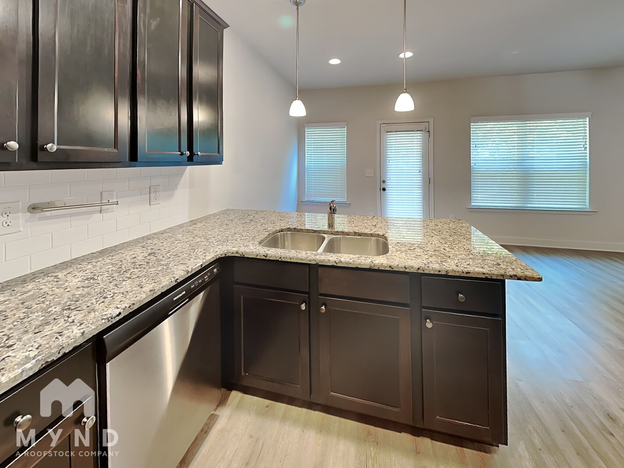 Building Photo - 10170 Benton Woods Dr